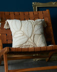 Coussin beige à motif floral 45x45 cm ALESIA