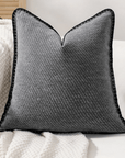 Coussin gris à rayures et surpiqûres noires 45x45 cm ZIGGY