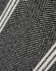 Tapis noir à motifs chevrons blancs 200 x 290 cm AIDA