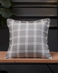 Coussin blanc et gris à carreaux 45x45 cm WARMY