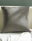 Coussin carré 45x45cm en velours gris foncé TYGA