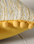 Coussin jaune et beige en tweed avec ponpons 45x45 cm POPINE