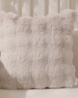 Coussin taupe effet fourrure 45x45 cm KAELA