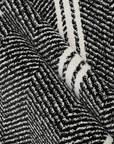 Tapis noir à motifs chevrons blancs 200 x 290 cm AIDA